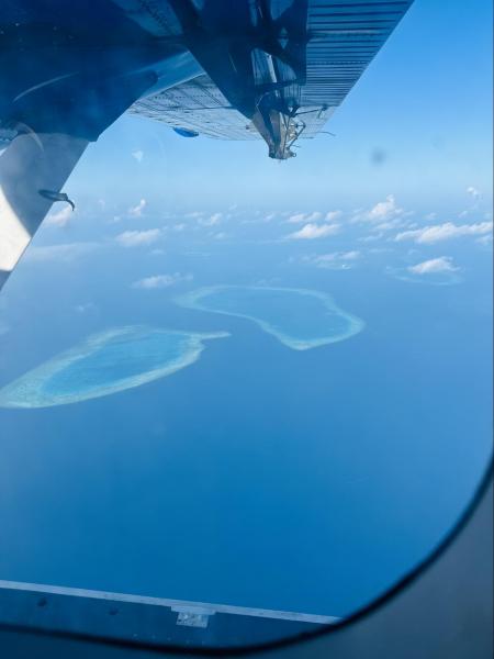 水上飛行機からの写真。水上飛行機は暑いけど、きれいな海が上からよく見えます