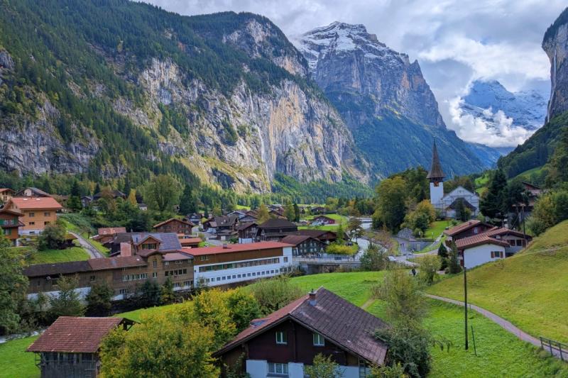 美しい谷の村ラウターブルンネン