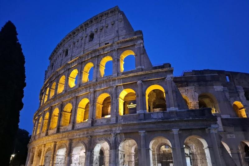 ローマといえば…やっぱりコロッセオ！ 古代ローマ時代の闘技場を間近で見れば、タイムスリップした気分に。その迫力とスケールをぜひご体感ください