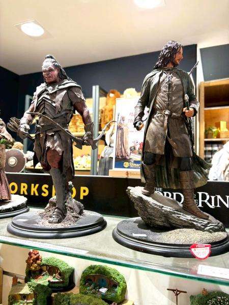 ちなみにニュージーランドといえば映画『ロード・オブ・ザ・リング』！ フィギュアも現地で発見！！