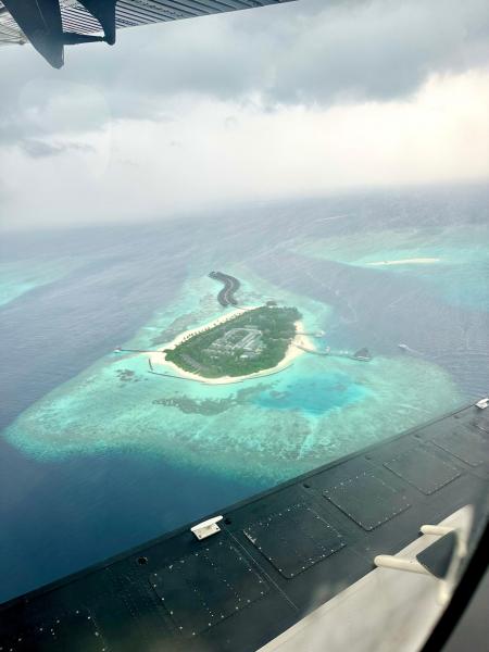 水上飛行機から見たフラワリ アイランド リゾート