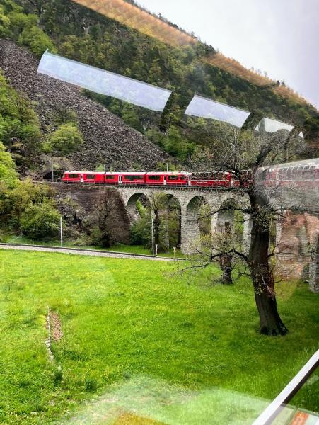 ベルニナ急行の有名な橋
