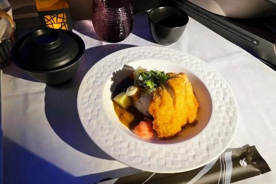 帰りのフライトにてワンランク上の機内食
