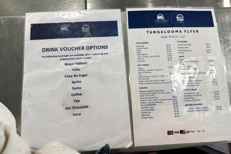 船内には飲み物コーナーもあります