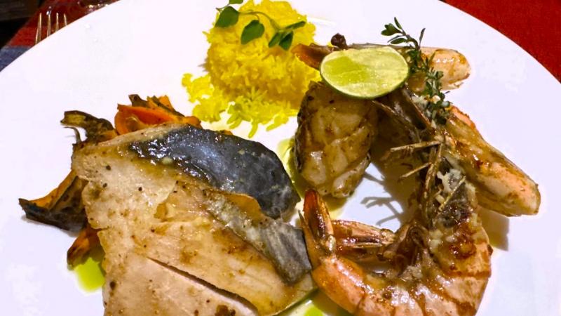 メインのシーフードグリル