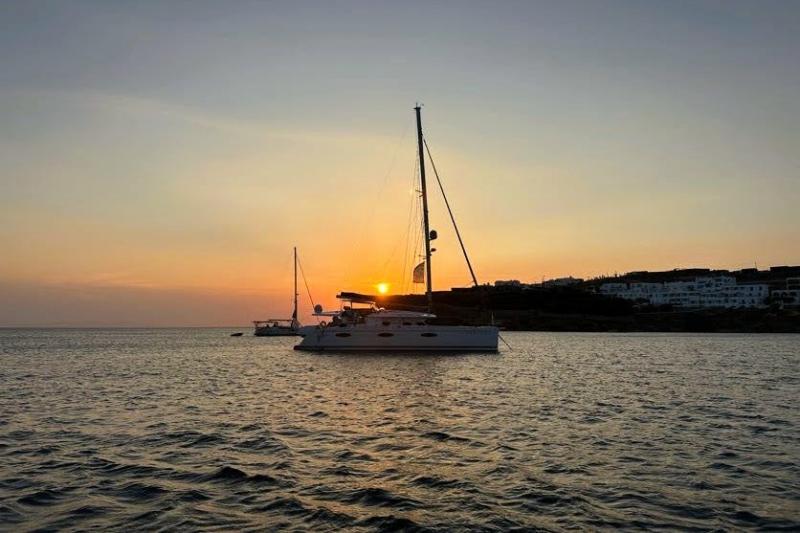 旅の締めはミコノス島のサンセットクルーズで！