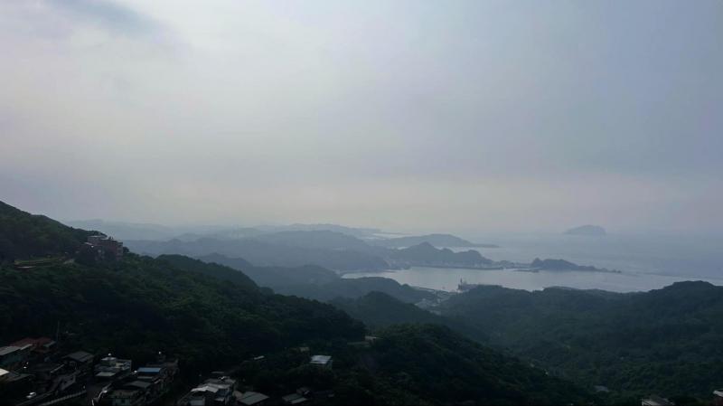 鬼の階段を上って見える景色。九份は山と海に囲まれた、自然豊かなところです
