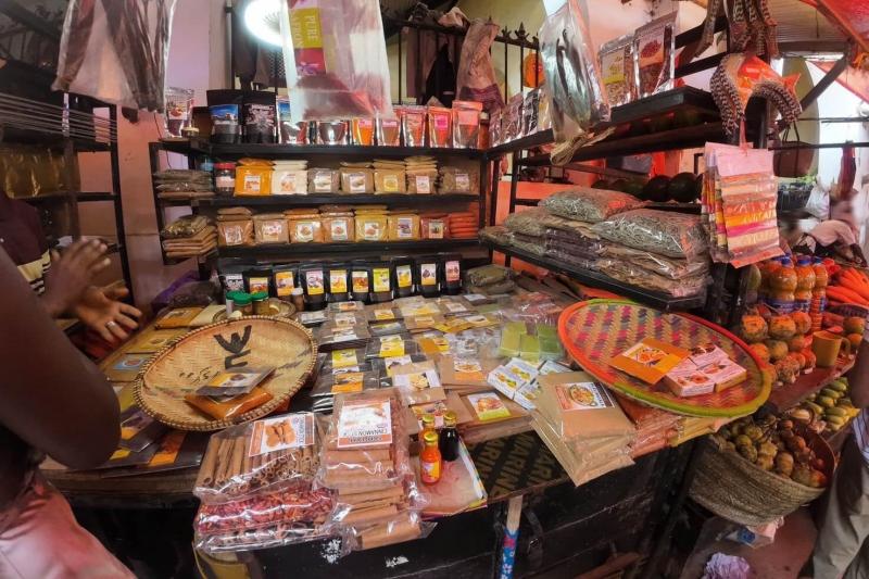 ストーンタウンのバザール。たくさんのスパイスがずらり