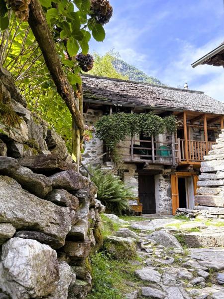 グロット（Grotto）と呼ばれるティチーノ地方特有の伝統的なレストランもあったり…