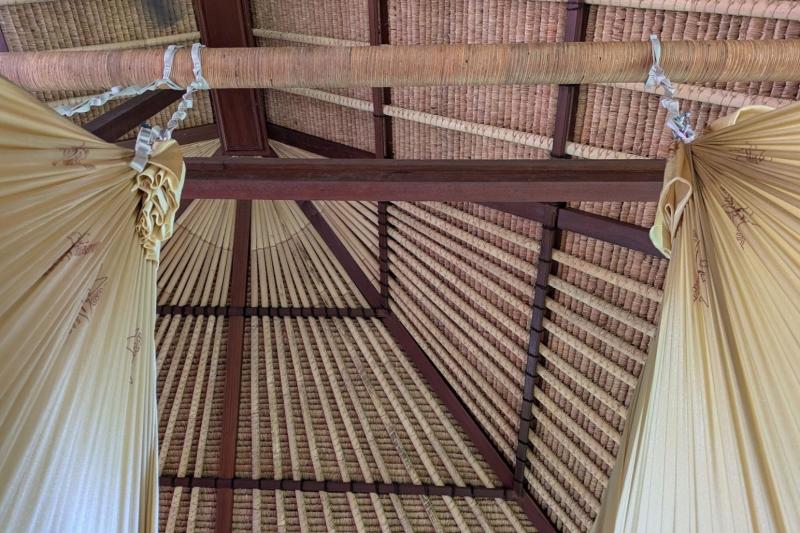 肌ざわりの良いシルク生地が優しく包み込んでくれます