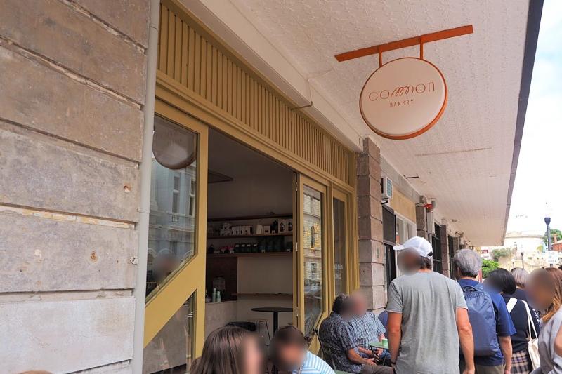 現地の方に人気のベーカリー「Common Bakery」