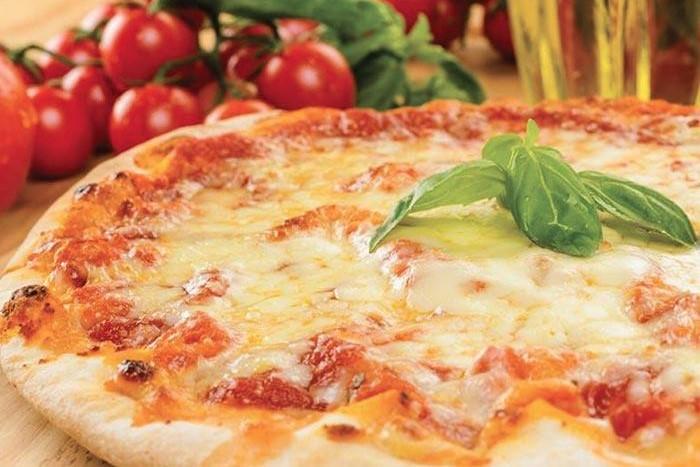 【Living Room Restaurant（ローマ）】南イタリア出身のオーナーが作る本場イタリアの味を楽しめます。ホームメイドのパスタをはじめ、ピッツァや肉、魚、チーズ、ドルチェとメニューも豊富。ティースタイルのコンサルタントも実際に訪れ、味は保証済みです！ ティースタイルのお客様には割引特典も！