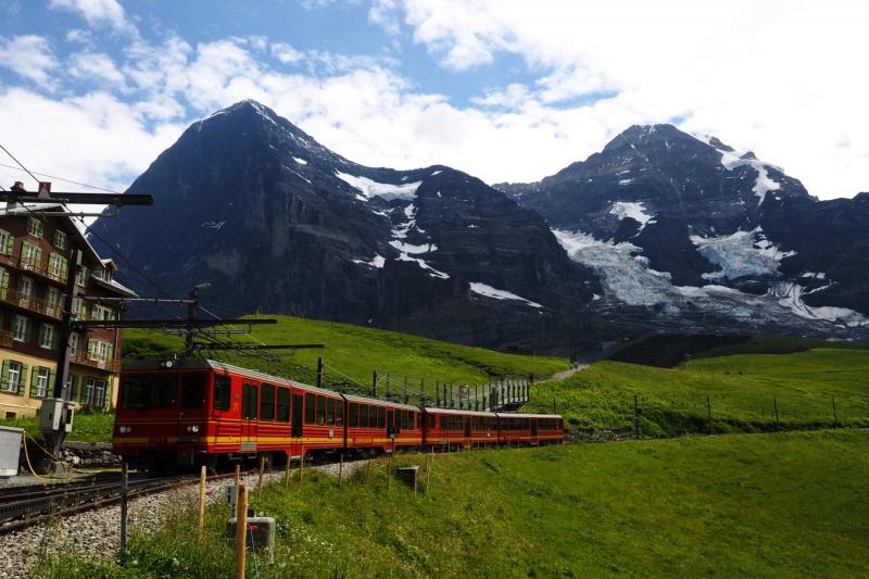 クライネシャイデックからのアイガー（山）