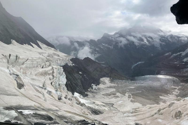 温暖化の影響により、かなりの勢いで氷河が溶けていることも実感させられます