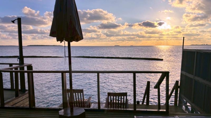 サンセット側の景色。遠くの地平線に沈む太陽が心を癒やしてくれます