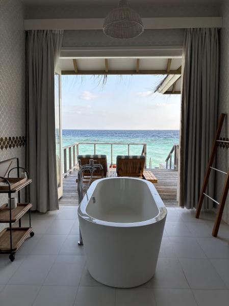 宿泊したプール付きオーシャンヴィラのジャグジー！ 景色最高すぎて、扉全開にして入浴