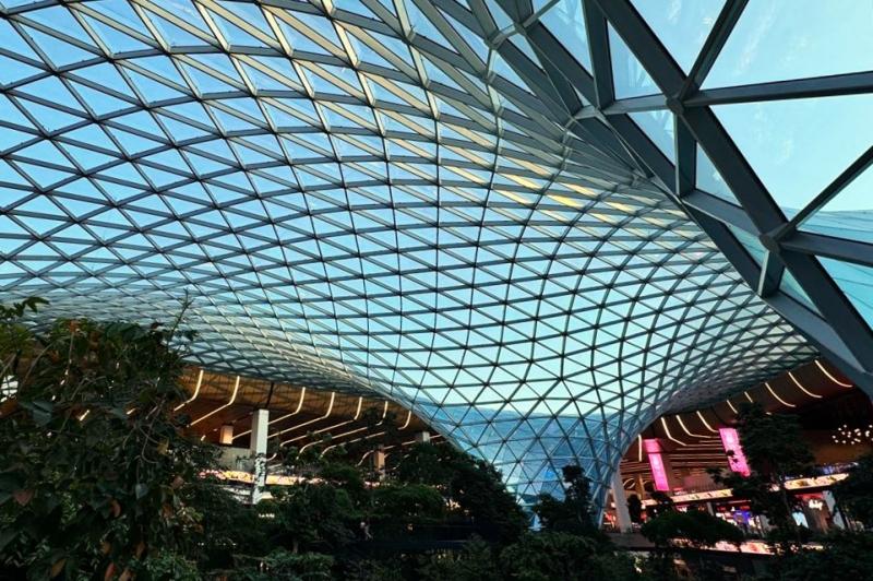 空港が巨大で散歩するのも楽しいです