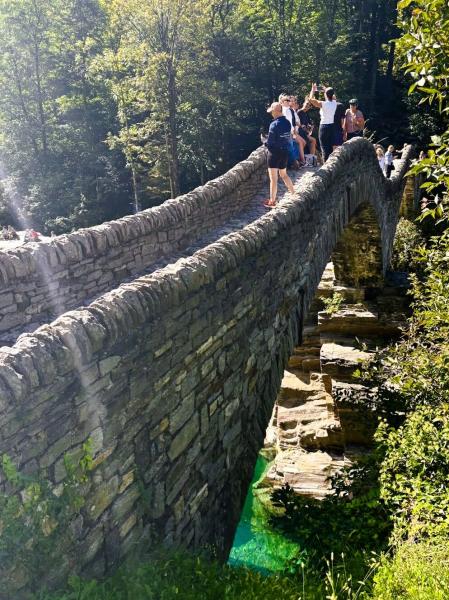 橋のそばまで近づくとけっこうスリリング