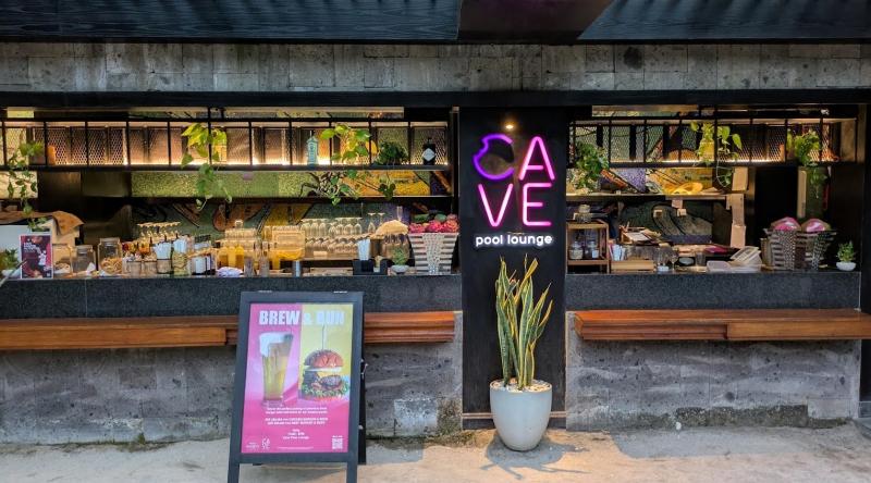 スムージーや軽食もすぐに注文できます