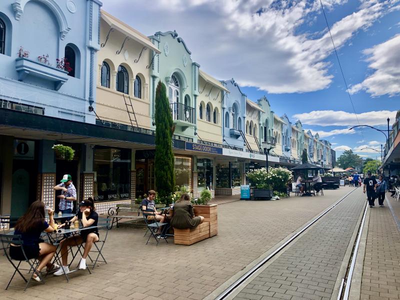 【ニュー・リージェント・ストリート】ニュージーランドで1番美しい通りともいわれ、おしゃれなジェラート屋さんやカフェが軒を連ねます。街並みも非常に可愛らしく、歩いていると、まるでヨーロッパにきたような気分になれるでしょう。