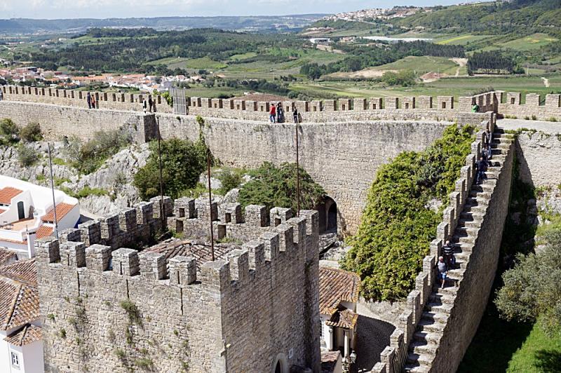 街を囲む城壁は、その上を歩くことができます。全長約1.5km