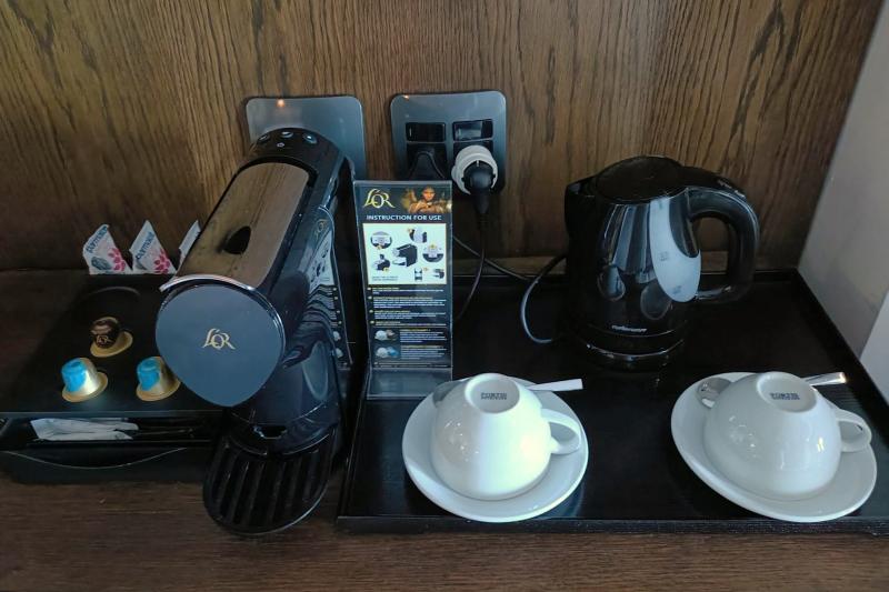 コーヒーマシンとケトル