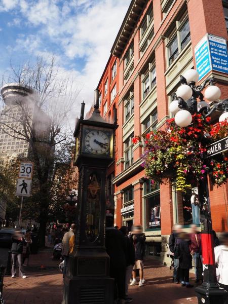 ガスタウン。観光客の方が皆さん写真を撮っていました