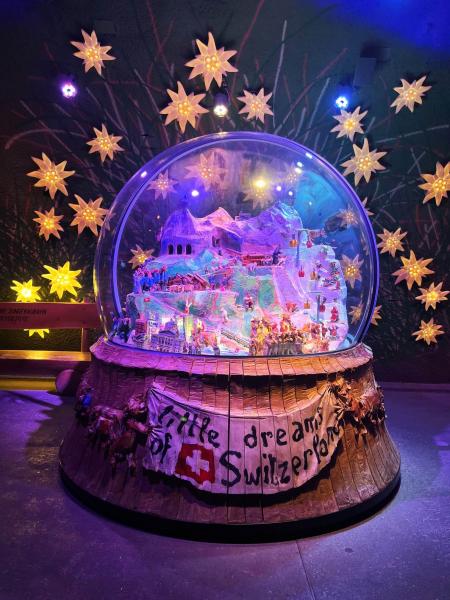 ユングフラウヨッホにて。大きなスノードーム