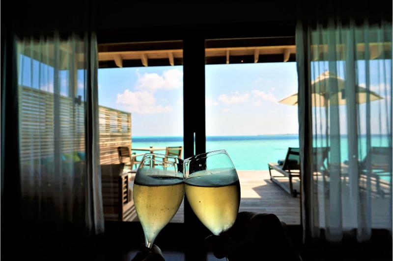 初日はシャンパンで乾杯。お部屋からの景色も最高です！