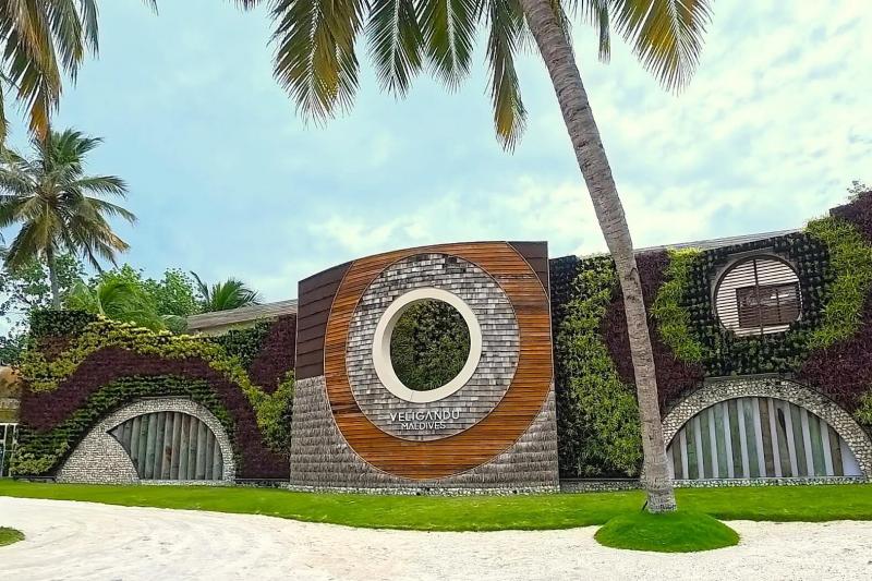 ヴェリガンドゥ モルディブ リゾート アイランドの改装時に出た古い資材からできたメモリーウォール。ヴェリガンドゥの歴史と思い出がつまっています