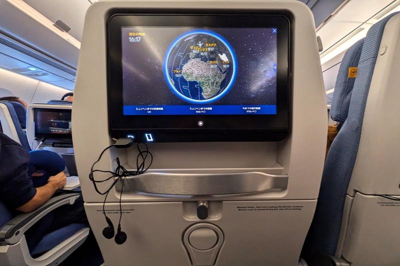 液晶パネルの下にはUSB充電ポートもあります