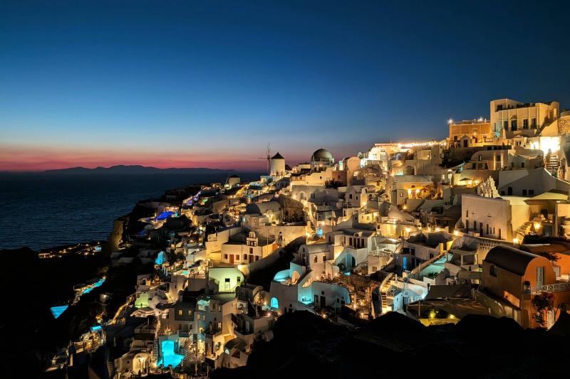 サントリーニ島の夜景