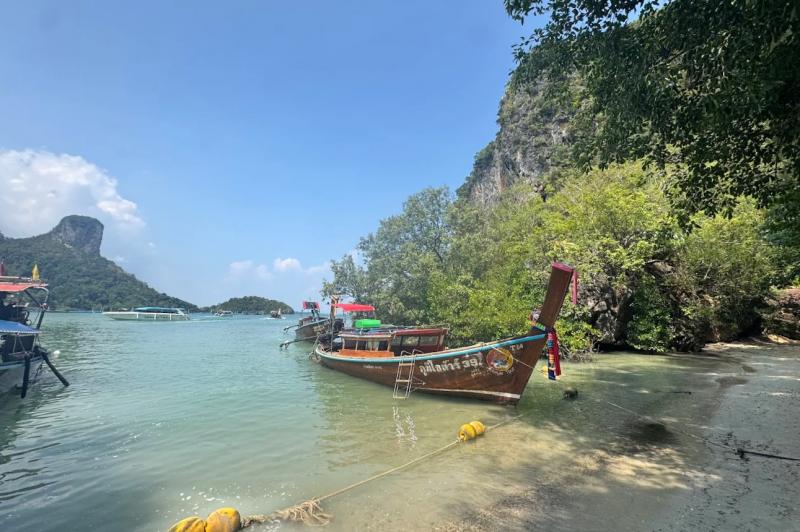 タイらしさを感じるロングテールボート