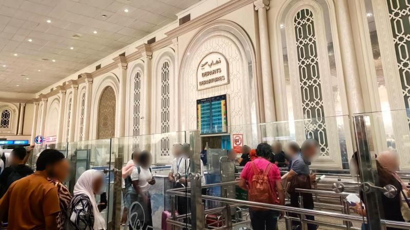 ここがDEPARTURE（出発口）