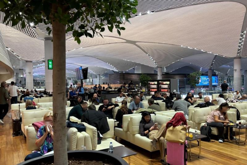 席数は多いですが、タイミングによっては混雑します