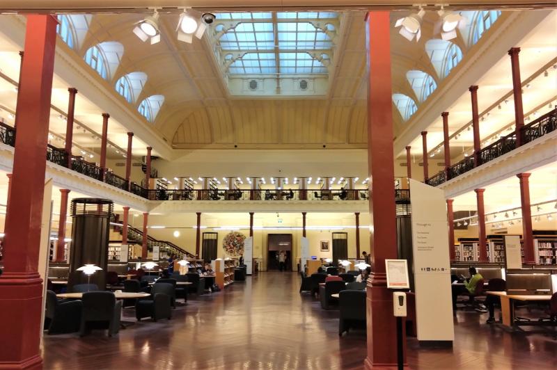 ビクトリア州立図書館の内部（その1）