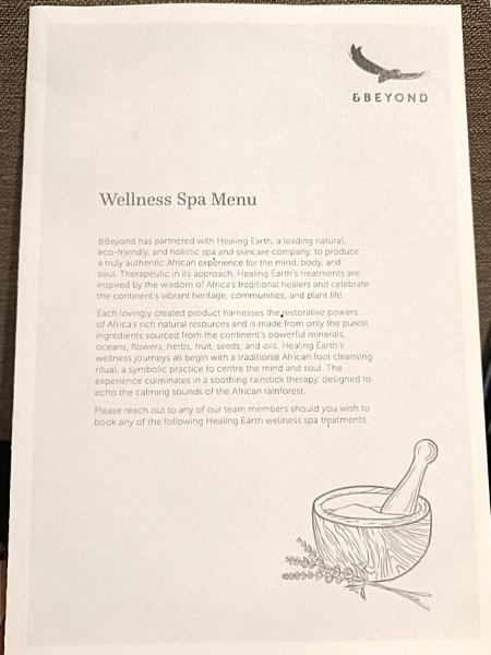 お部屋内にスパメニューが詳しく書かれています