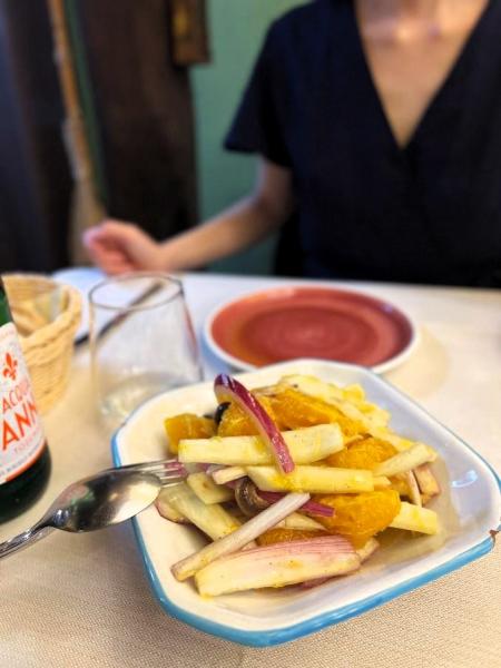フェンネルとオレンジのサラダはアンチョビの旨味もあって美味しい