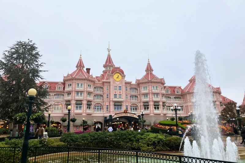 パリ近郊にあるディズニーランド・パリへ