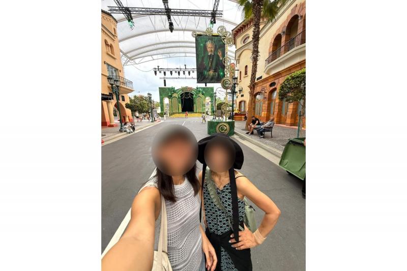 シンガポール最終日には、セントソーサ島にあるユニバーサル・スタジオ・シンガポールに行きました！ 日本に比べると空いているとは思いますので、楽しめました。個人的には入口に「COACHカフェ」があって嬉しかったです♪ セントーサ島は、けっこう人がいました！ 