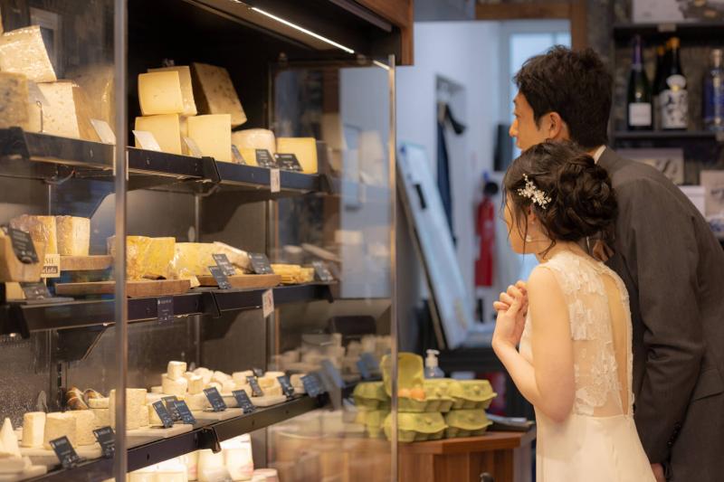 ルーブル近くのチーズ専門店「La Fromagerie du Louvre」の店内