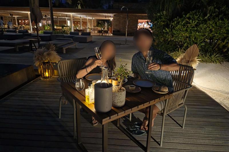 ハネムーン特典のロマンティックディナー。ちなみに食べ終わった後にゲリラ豪雨が来ました…