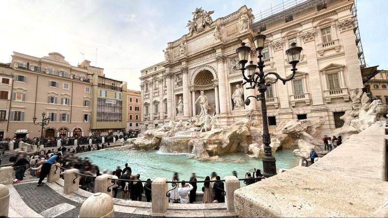 トレビの泉でコイン投げもしました！