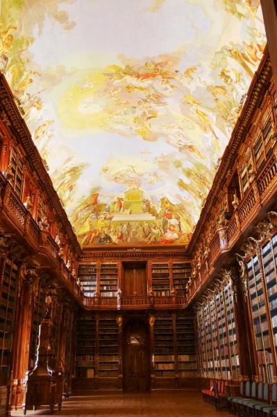 壮麗なフレスコ画が美しい歴史図書館
