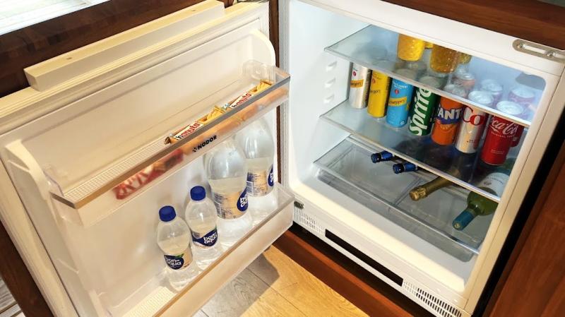 朝夕プラスプラン（朝食と夕食に加え、一部ドリンクなどが含まれるプラン）やオールインクルーシブプランの場合は、ミニバー内のドリンクも含まれます（アルコール飲料は除外）。