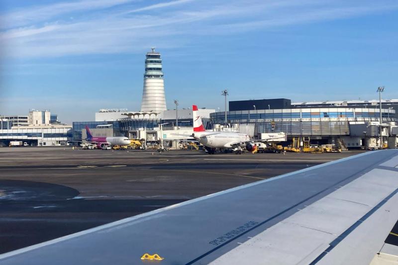 ウィーン空港に到着