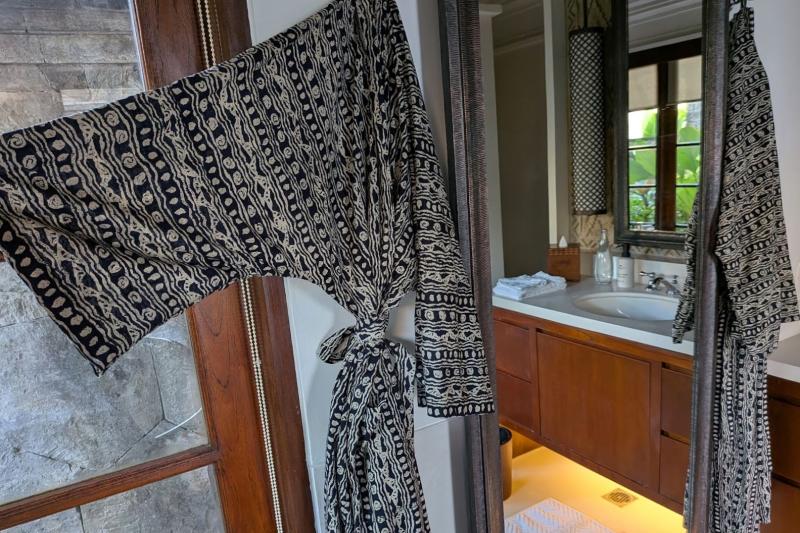 バリらしい柄のバスローブは高級感があります