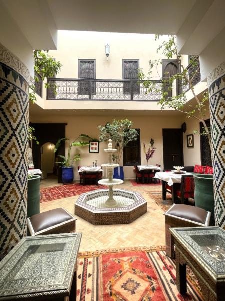 こちらはマラケシュで泊まったリヤド ブッサ