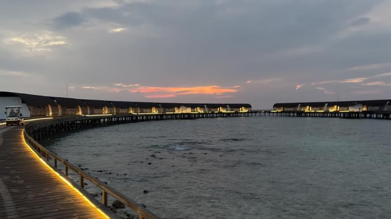 夜のヴィラ風景