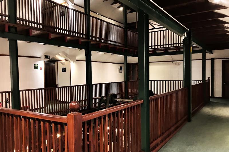 客室に向かうフロア